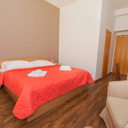 Irida Hotel 3*